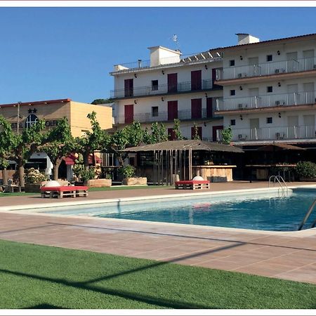 Hostal Solfina Palafolls Buitenkant foto