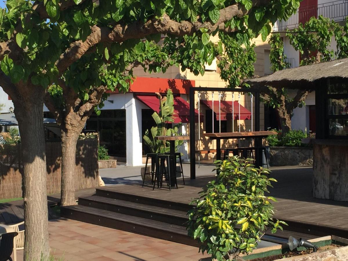 Hostal Solfina Palafolls Buitenkant foto