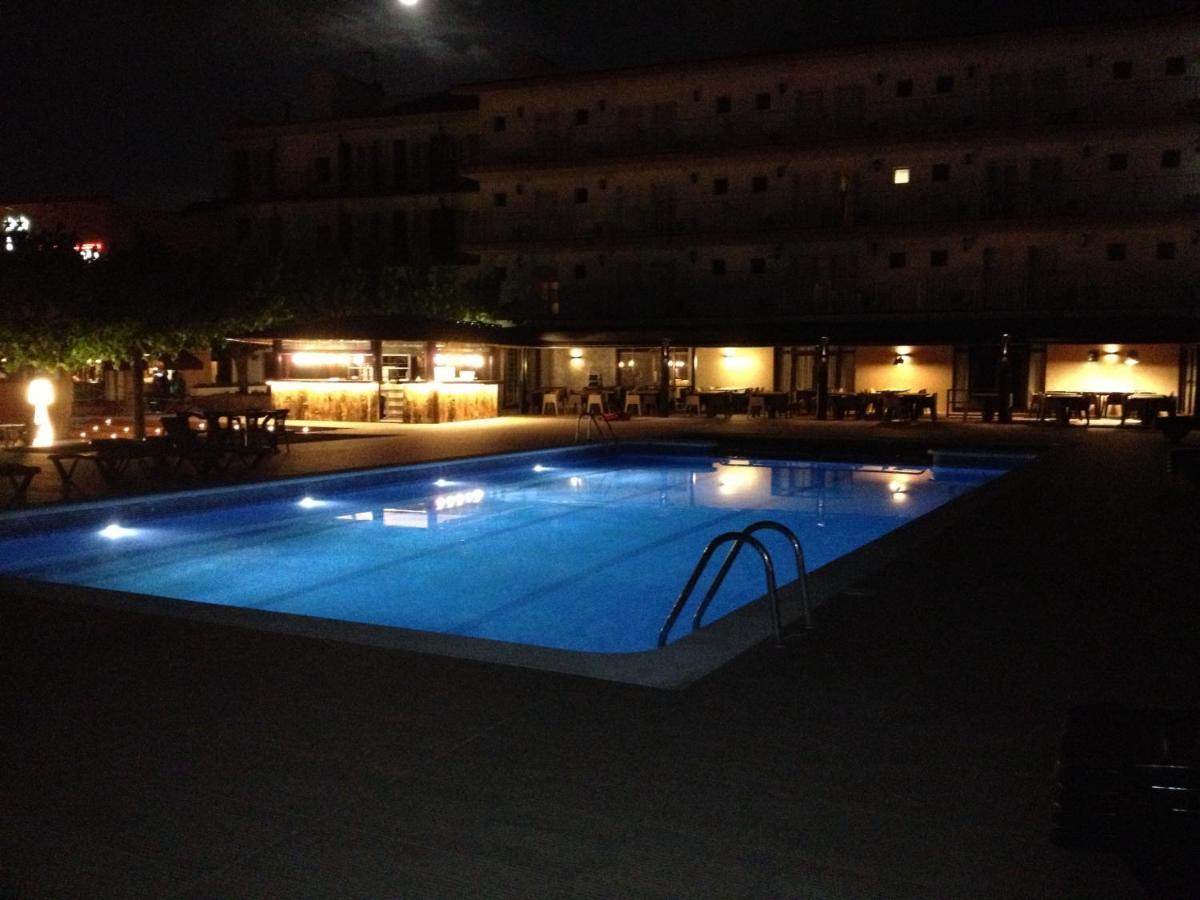 Hostal Solfina Palafolls Buitenkant foto
