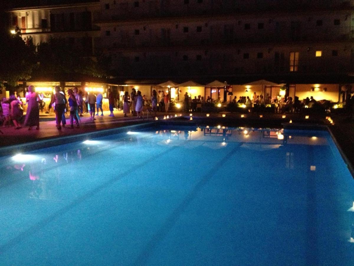 Hostal Solfina Palafolls Buitenkant foto