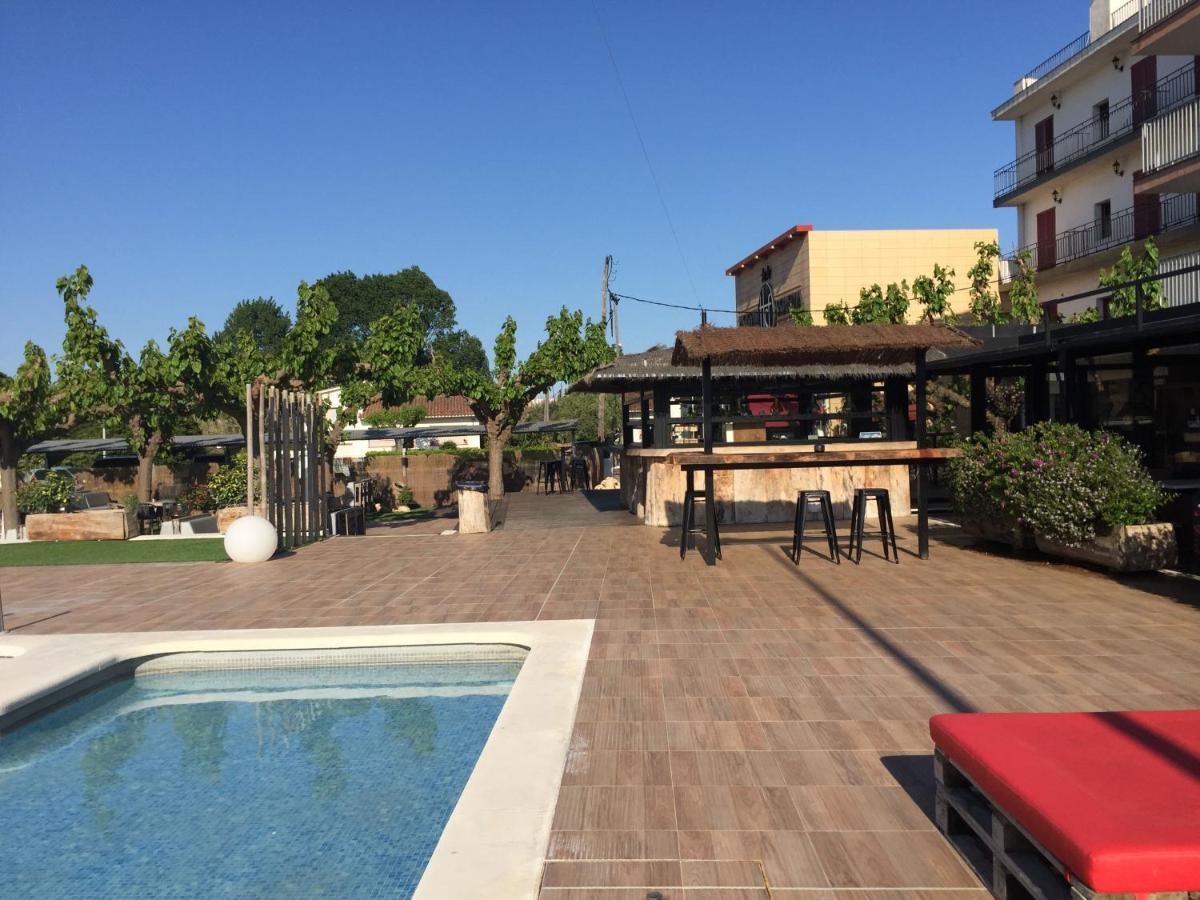 Hostal Solfina Palafolls Buitenkant foto