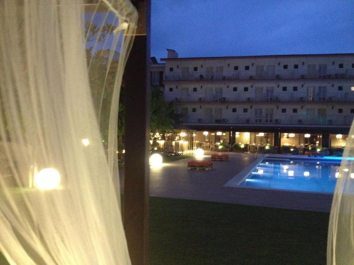 Hostal Solfina Palafolls Buitenkant foto