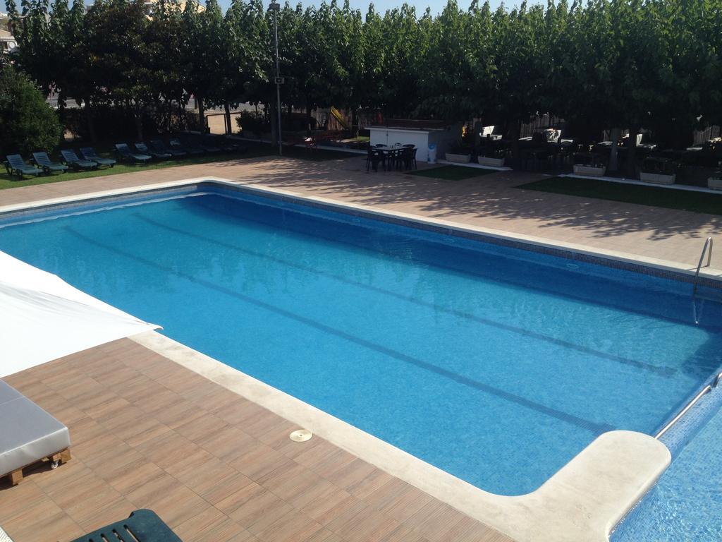 Hostal Solfina Palafolls Buitenkant foto